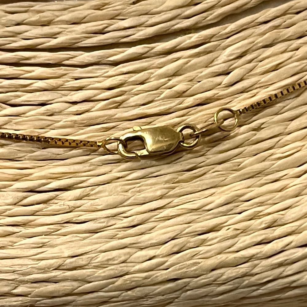 PRE-LOVED AUTHENTIC 14K YELLOW GOLD PETITE BOX CHAIN NECKLACE. - Picture 6 of 13